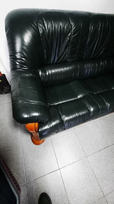 Sofá em pele verde