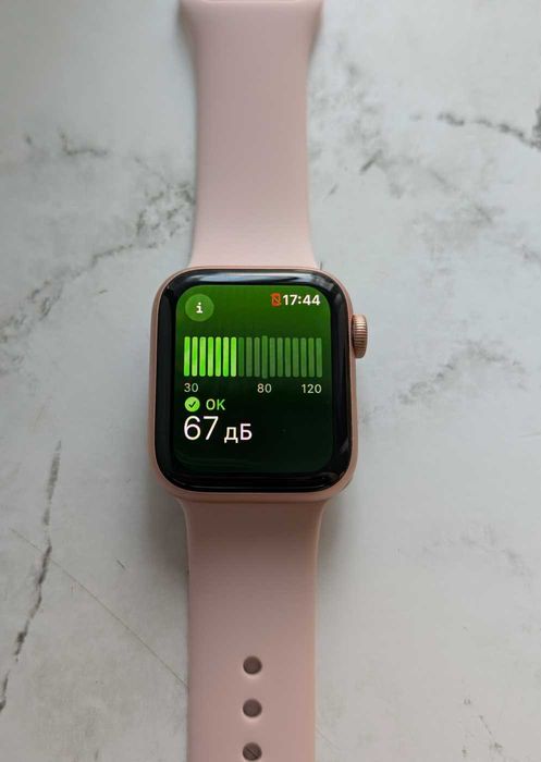 Без подряпин гарні Apple Watch SE 40 Gold в оригінальному стані