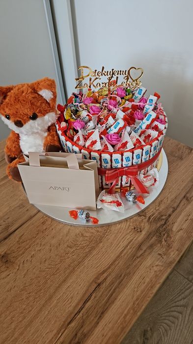 Luksusowy Prezent Premium: Tort ze słodyczy KINDER + Pluszak + Karta podarunkowa