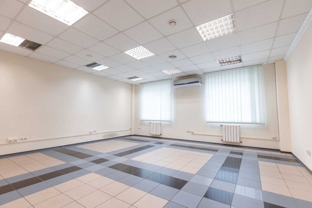 Продаж бізнес-центру 5717 кв.м, вул. Святослава Хороброго, 12 (Центр)