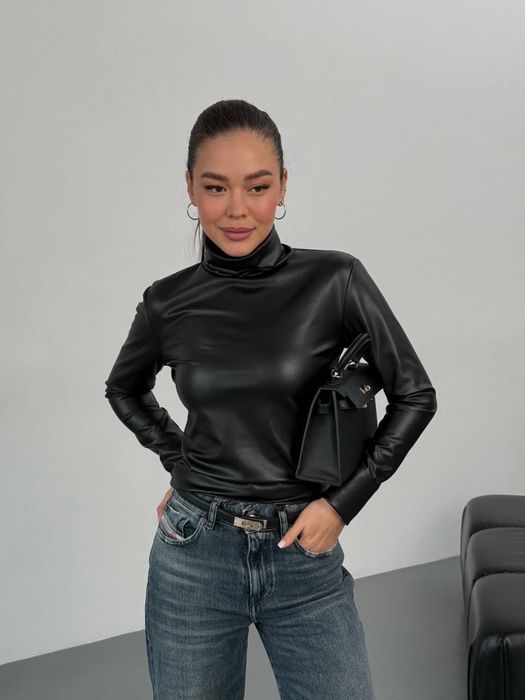 Жіночий гольф з еко-шкіри