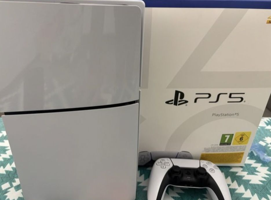PS5 Slim 825GB com Leitor + 3 Jogos + Comando — Excelente Estado