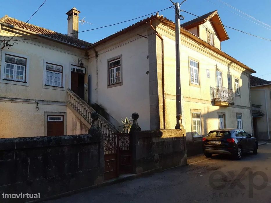 Casa Espaçosa com 4 Quartos em Poiares, Freixo de Espada à Cinta, Brag