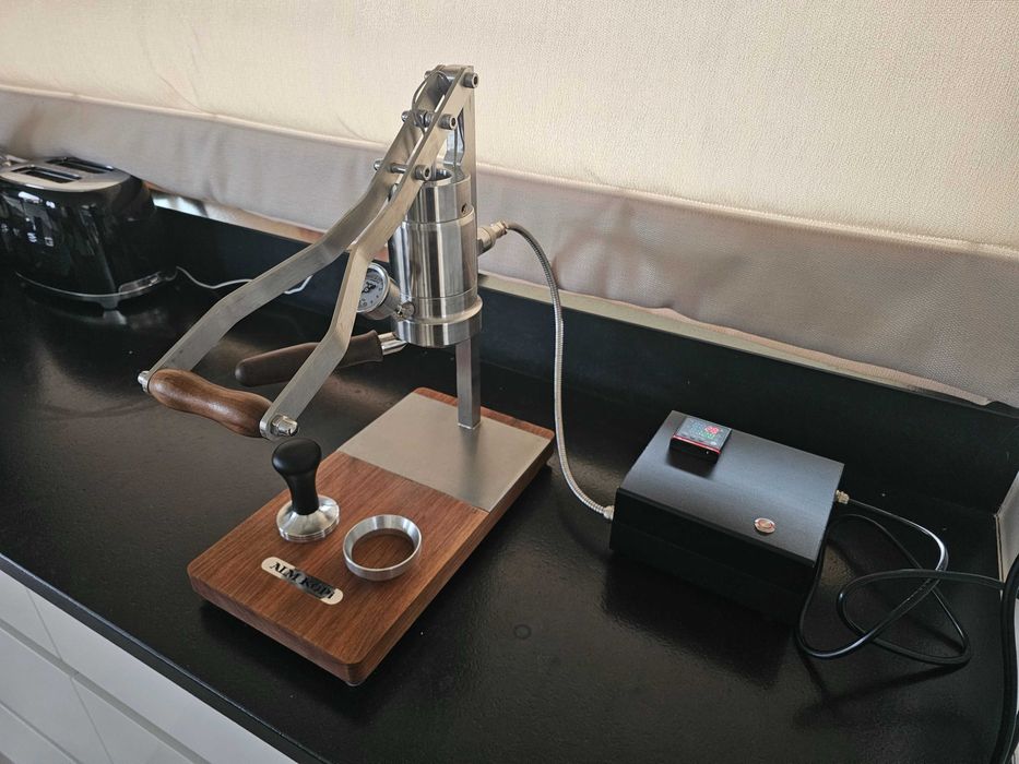 Dźwigniowy ręczny ekspres do kawy z podgrzewaczem