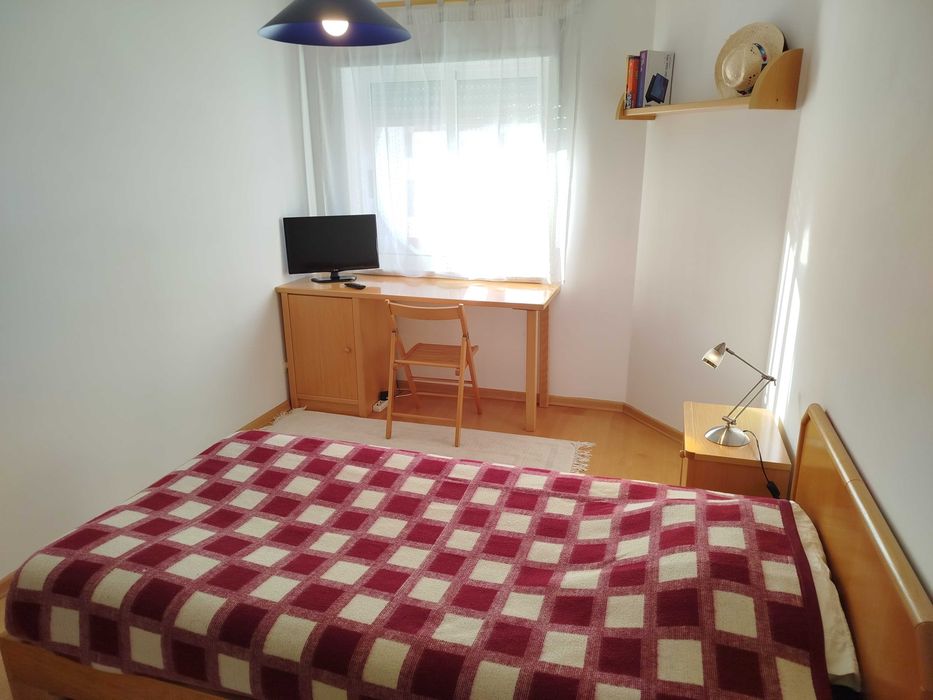 Aluguer Quarto a Jovem em Santa Marta do Pinhal - Corroios - 340€