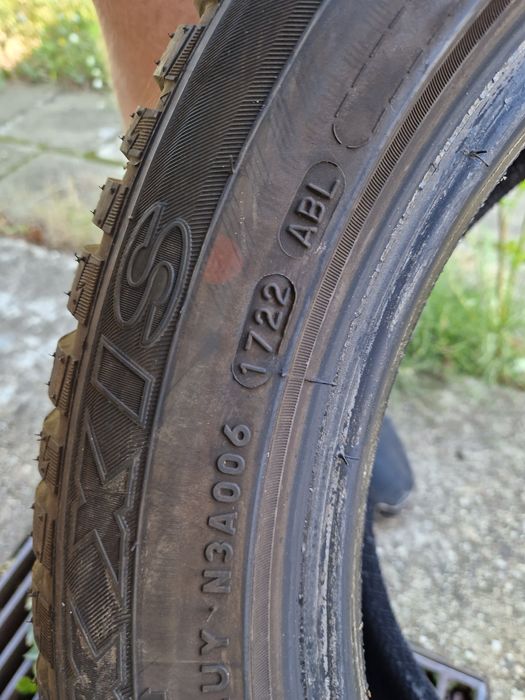 Opony wielosezon 235/50R18 7,5mm 22r. 2szt