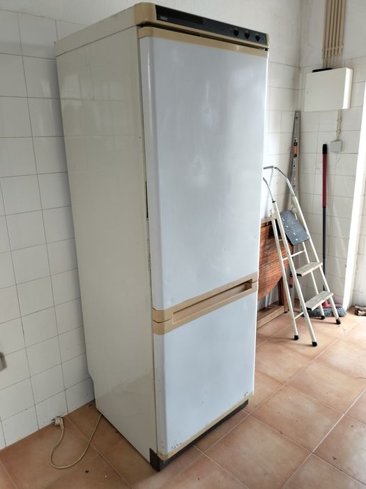 Frigorífico combinado a funcionar