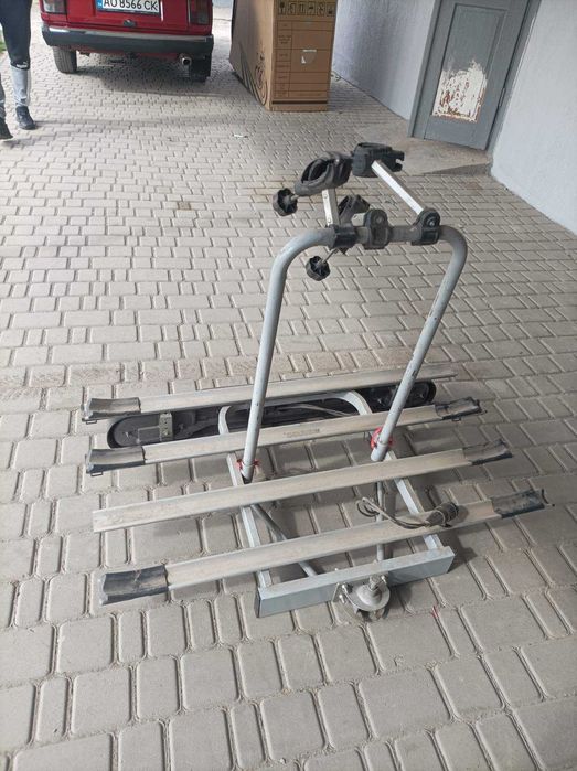 Кріплення для 4 велосипедів на фаркоп Menabo Race 4