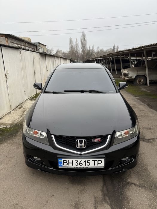 Срочно продам свой Accord в комплектации Type-S,
2.4 механика 6-ступка.
По технике в хорошем состояние. Из недавних работ, пройдено то, замена тормозной жидкости и прокачка тормозов, поменяны гранаты, пыльники, обслужен газ, неделю назад поставил новый аккумулятор, По кузову гнили нет, климат заправлен и работает. 
Свет- заводской линзованый ксенон. 
По электрике всё работает, ошибок нет. Машина отлично работает как на газу так и на бензине. Газ вписан в тех паспорт. За счет механики едет очень бодро и экономично. Двигатель работает ровно, сцепление подхватывает хорошо. Любой вид переоформления. По остальным вопросам звоните, пишите.