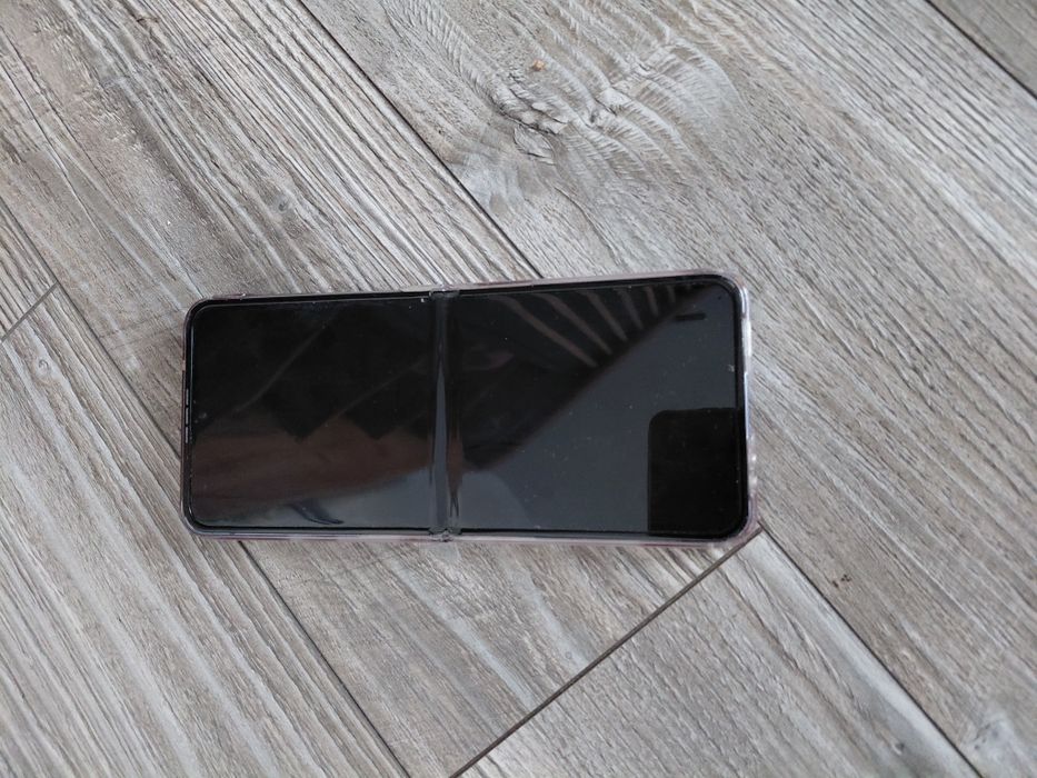 Samsung flip4  używany w dobrym stanie