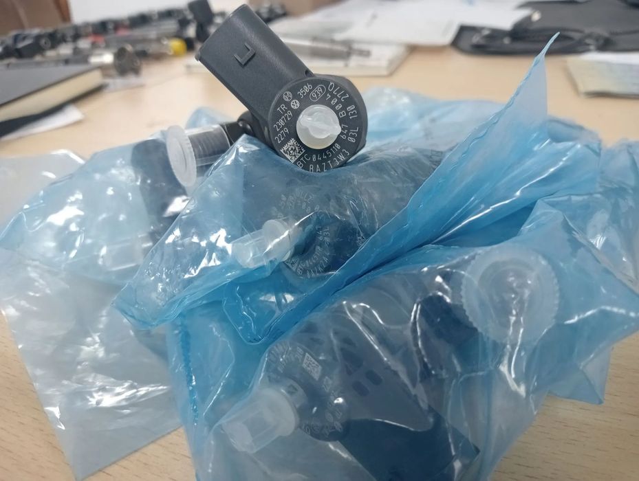 WTRYSK WTRYSKIWACZ BOSCH 0445110647 03L130277Q NOWY