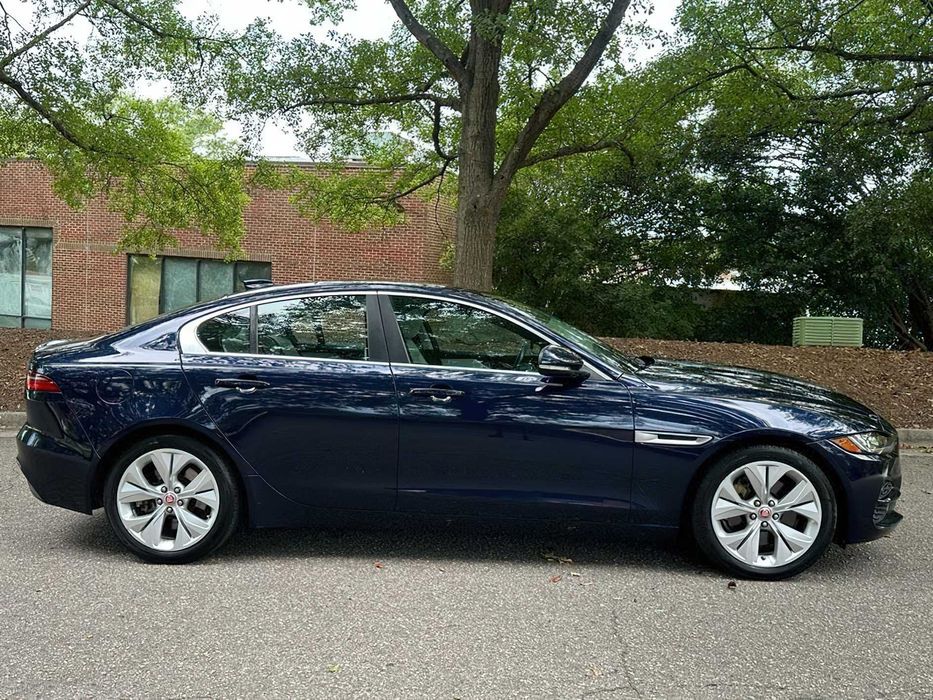 Jaguar XE      2020