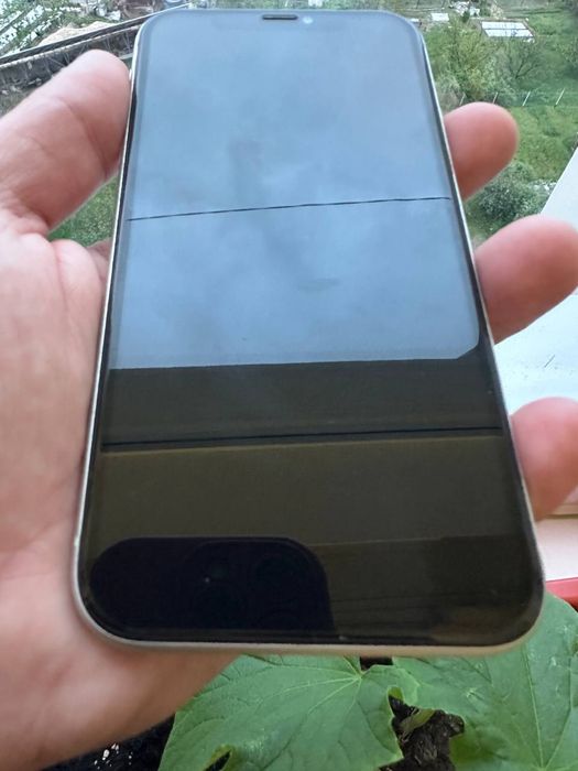 Продам Iphone 11 64g
