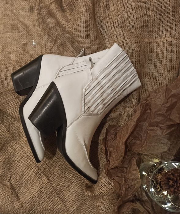 Шкіряні ботильйони (козаки) Mango