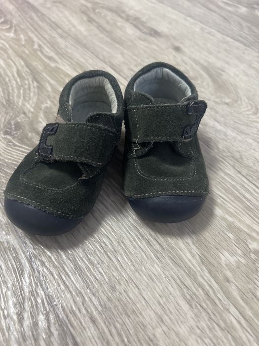 Кросівки ботинки туфлі черевики для найменших