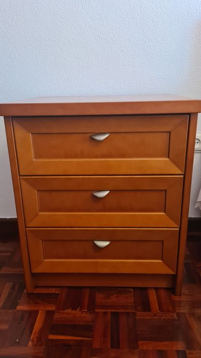 Conjunto de Quarto Completo em Madeira Maciça(Cama c/ Gavetões, Cómoda, Espelho,2 Mesas de Cabeceira