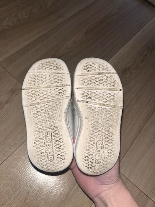 Кросівки adidas для дівчинки