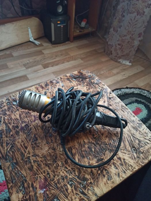 Динамический микрофон