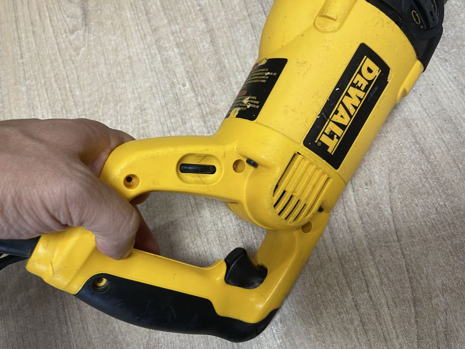 Dewalt DW311 / шабельна пила Девольт 1200W