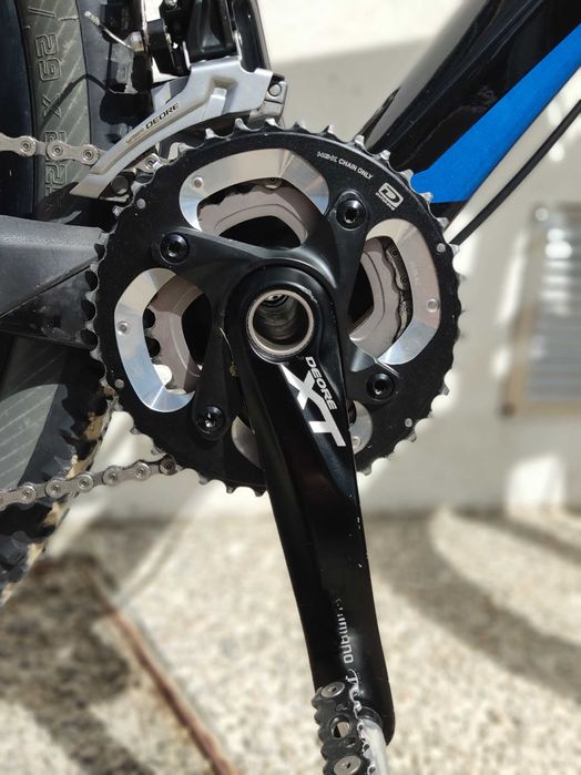 Bicicleta Fuji Carbono 29” – Deore XT & Manitou