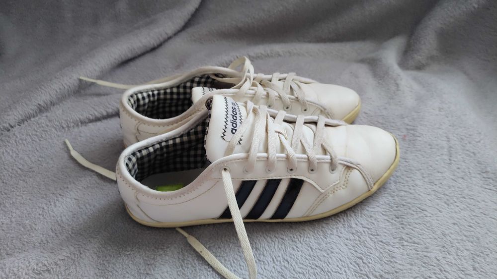 Кросівки Adidas Vibetouch білі 
розмір 28.5-29, устілки - 24.5см