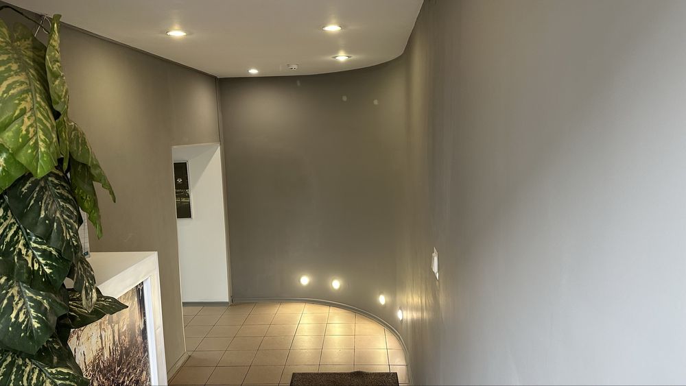 Аренда помещения (фасад палац украина) под магазин кафе прочее. ТОРГ