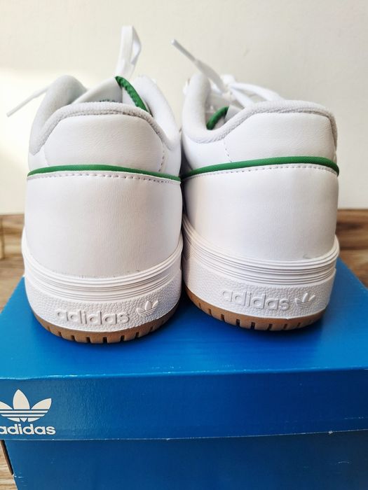 Nowe Adidas 42 team court2 białe