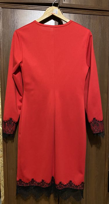 Сукня червона жіноча