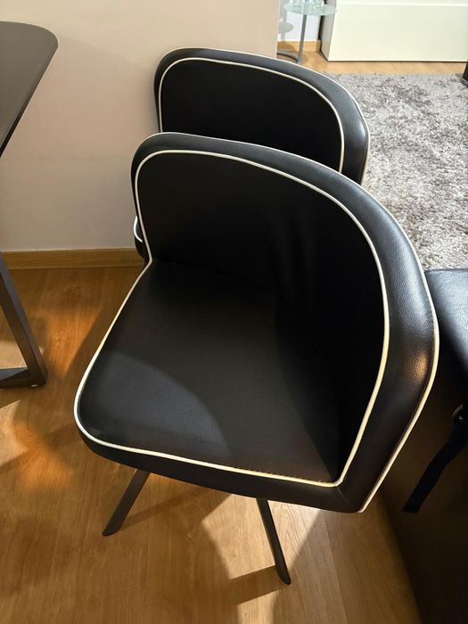 Mesa com 4 cadeiras