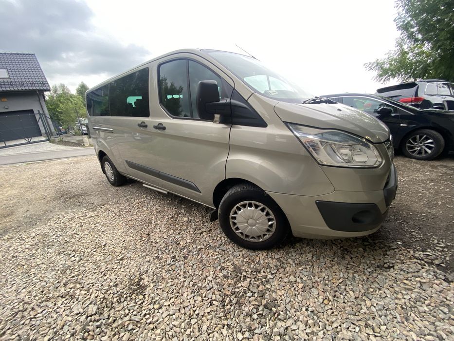 Wynajem busa 8-9 osobowy