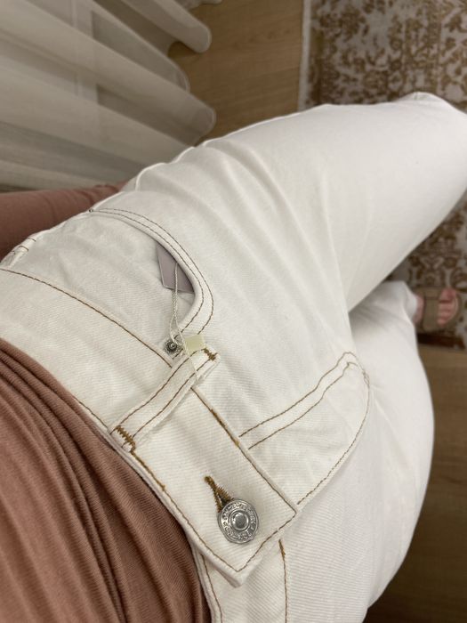 Біло-молочні джинси кльош fabric17