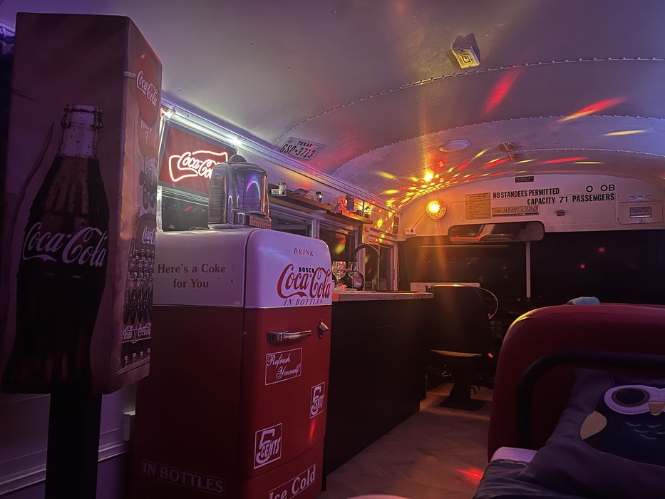 SKORZĘCIN noclegi w amerykanskim kamperze wolne pokoje SCOOL BUS