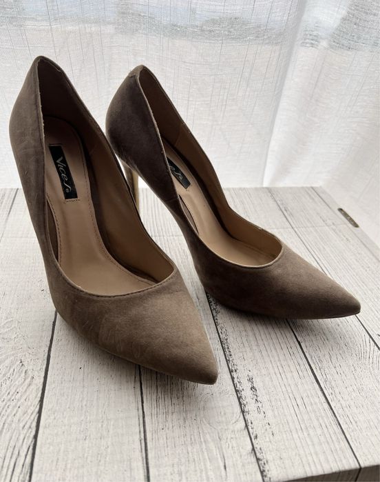 Szpilki jasny beż ,rozmiar 38 + gratis szpilki khaki Vices