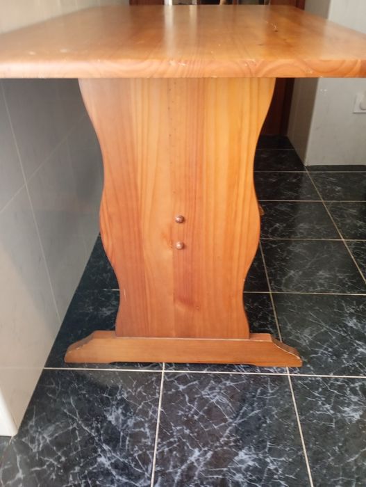 Mesa de madeira robustas