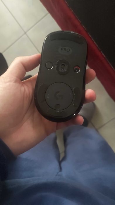 Logitech g pro wireless 1 versão(lado esquerdo falha algumas vezes)