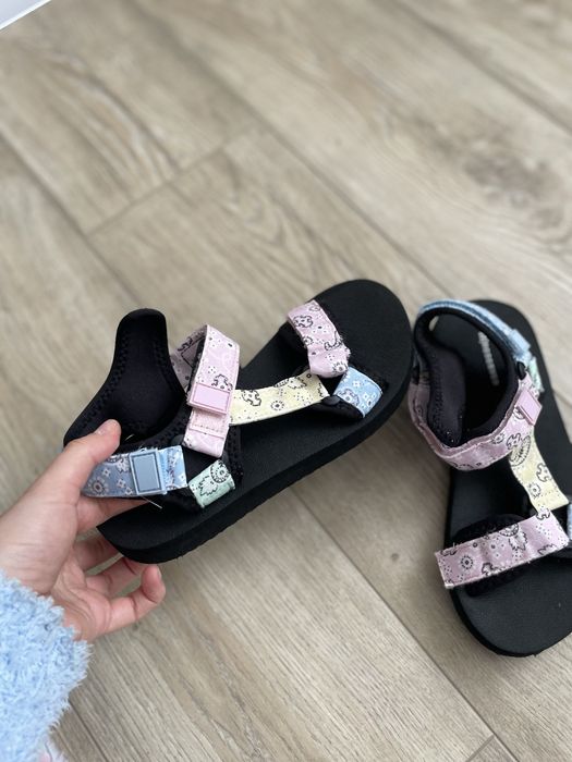 Сандалі бомоніжки reserved