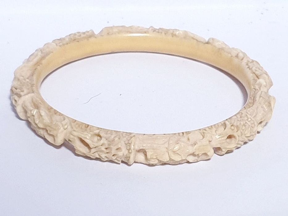 Fantástica antiga preciosa bracelete asiática esculpida à mão