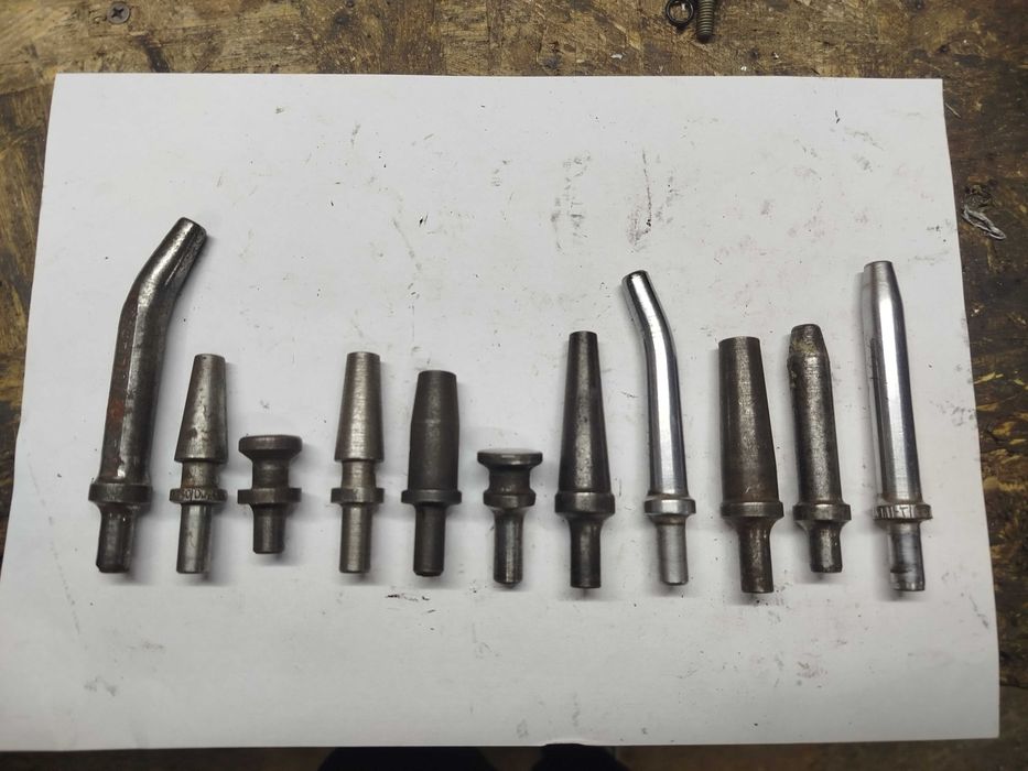 Пневмомолоток КМП з комплектом надставок, бойків, обжимок