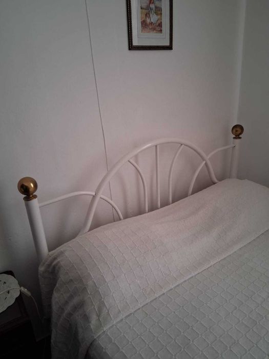 cama de ferro em bom estado a preços acessíveis – oportunidade