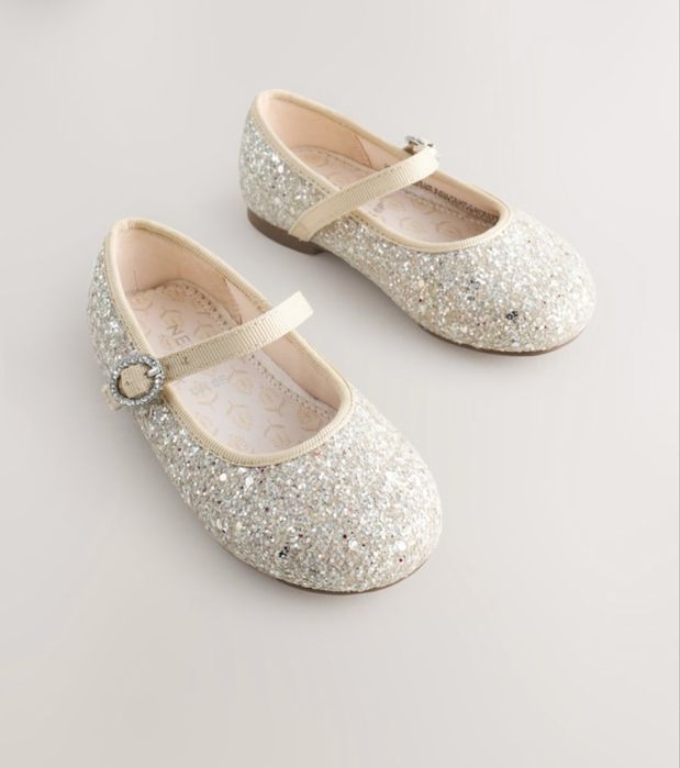 Продам детские туфли