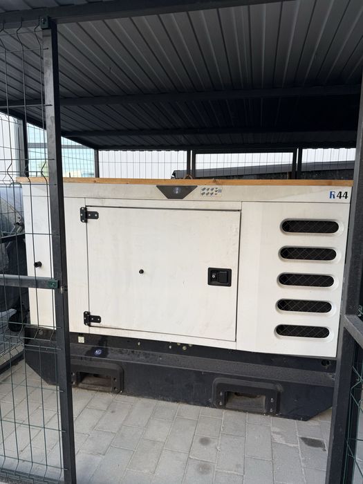 Генератор 32 кВт SDMO R44, 2015 року, двигун Mitsubishi (Японія)