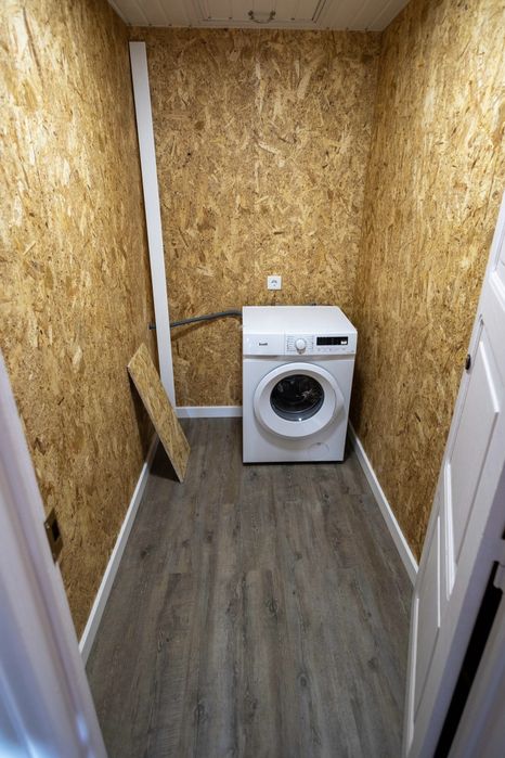 Arrendo casa com 3 quartos, quintal, arrecadação.