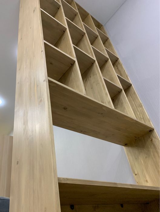 Estante divisória em madeira maciça / Стеллаж из сосны, зонирующий