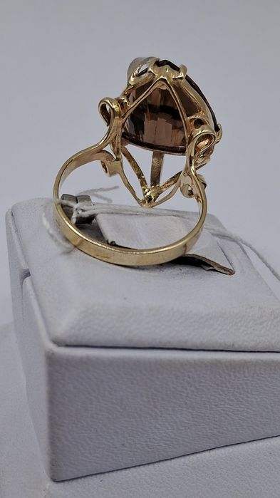 Золота каблучка з діамантами