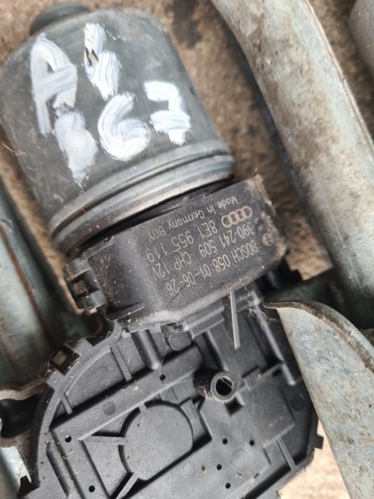 MECHANIZM wycieraczek przód silniczek przedni AUDI A4 B6 B7 Europa