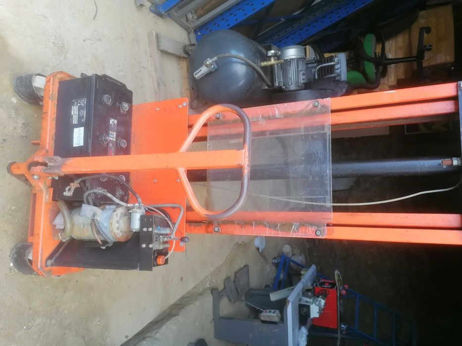 Empinhador/Porta Paletes elétrico com elevação