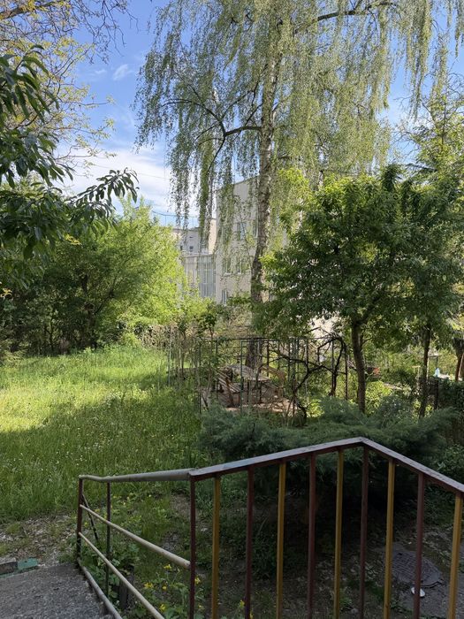 Продаж 3х кімнатноі дворівневоі квартири по вул.Чупринки в будинку особняку