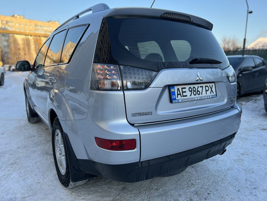 Mitsubishi Outlander XL 2.4 механика 2008г