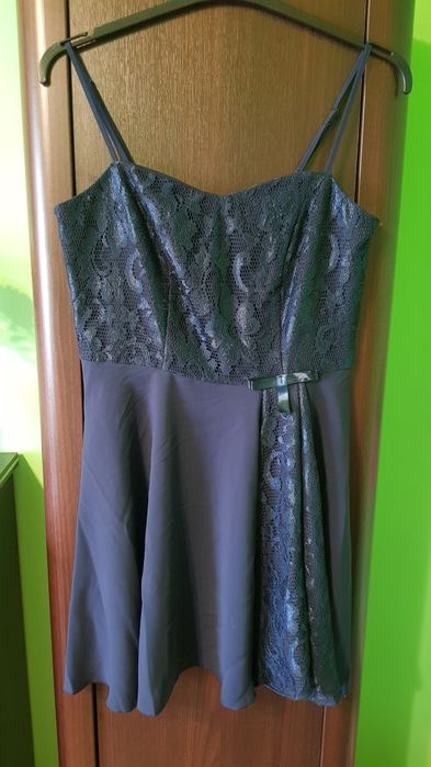 Piękna granatowa sukienka na ramiączkach