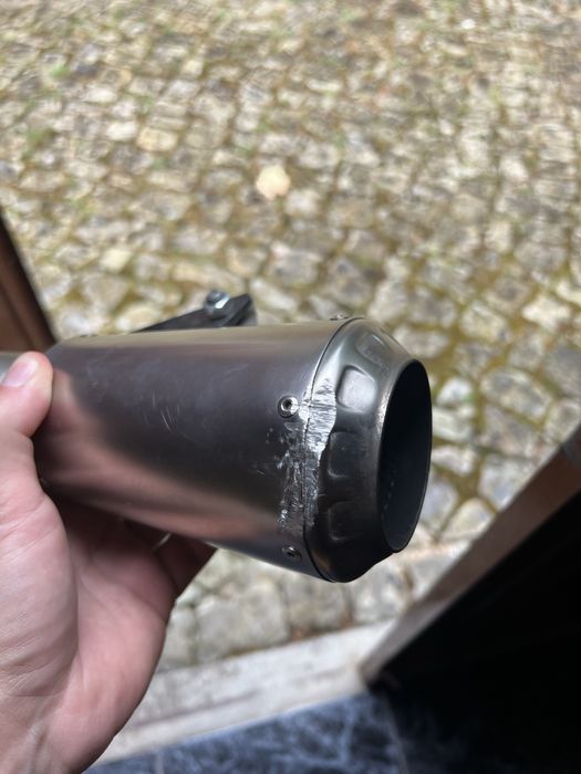 Akrapovic com toque na parte interna
